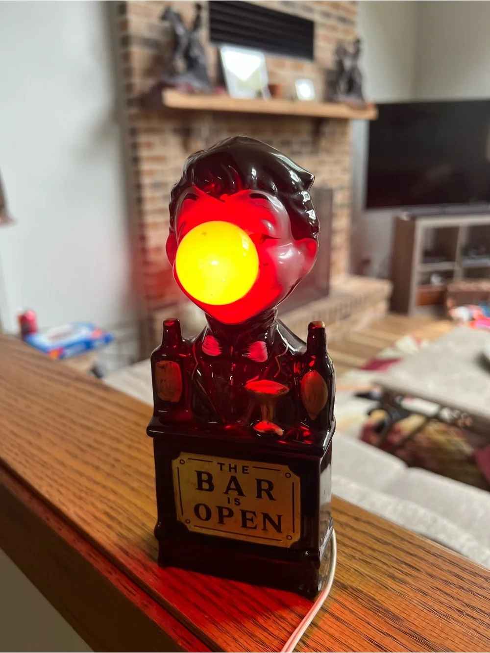Vintage-Style Ceramic Bartender Lamp - Black with Red Accent
